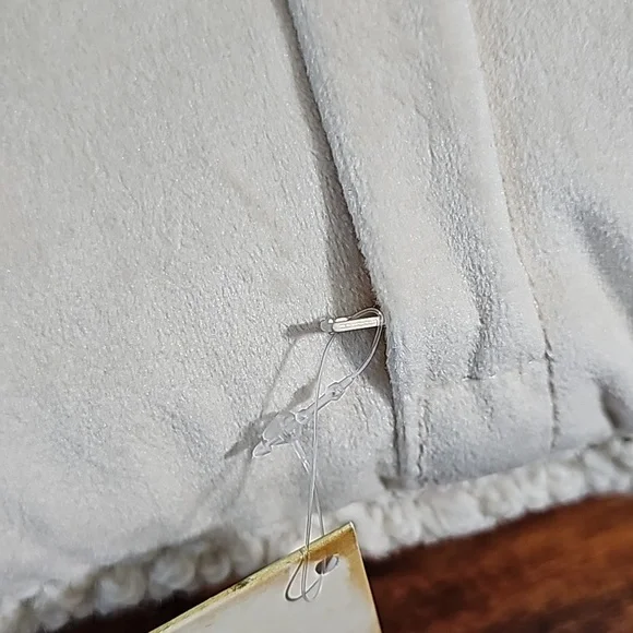 NWT Sally Eckman Roberts Winter Song Cardinal Bird Needlepoint Hook Pillow 16x16 - Picture 5 of 5